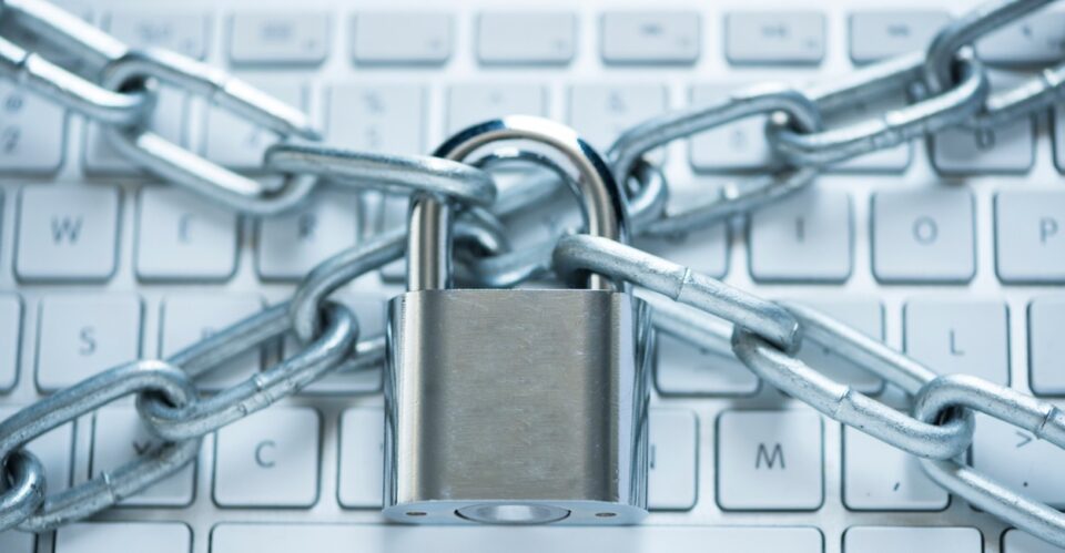 The legal analysis on the legislation related to freedom of online expression